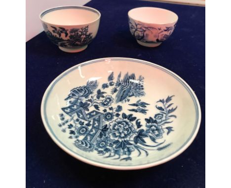 An 18th Century Worcester blue and white saucer decorated with two birds in flight and fence pattern bearing hatched crescent