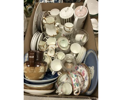 A Susie Cooper 'Talisman' part tea set comprising teapot, four cups and saucers and cake plate together with Wedgwood Susie C