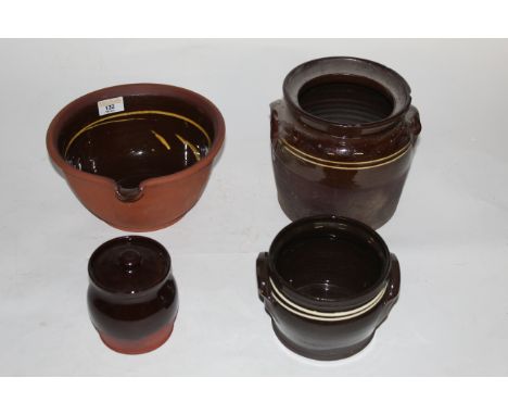 A Wetheriggs dark brown and yellow trailed glazed pottery mixing bowl with handle and spout, 22 cm diameter x 13 cm high, a b