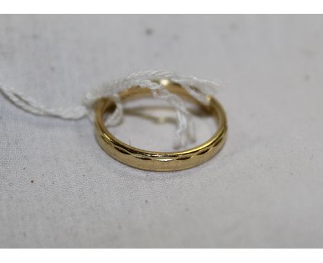 An 18ct gold ring, with repeating design. Marked .750, ring size L, weight 3.2 grams. CONDITION REPORT: Some fine scratching 