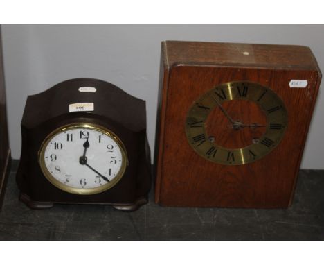 An oak mantle clock with Ansonia Clock Company mechanism to the interior, 27 cm x 23 cm x 9 cm, together with a Bakelite cloc