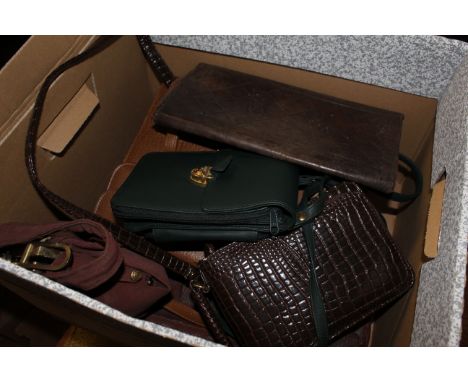 A small quantity of vintage and modern leatherette and canvas handbags.