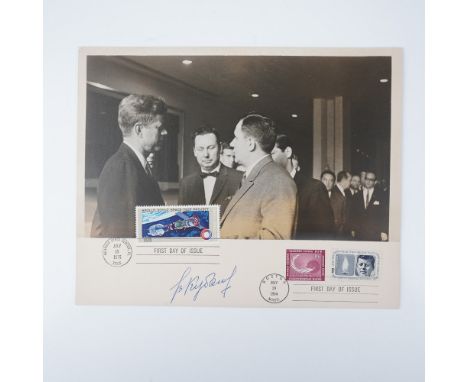 A matte-finish 10" x 8" photograph depicting Soviet cosmonaut Valery Kubasov meeting U.S. President John F. Kennedy, a histor
