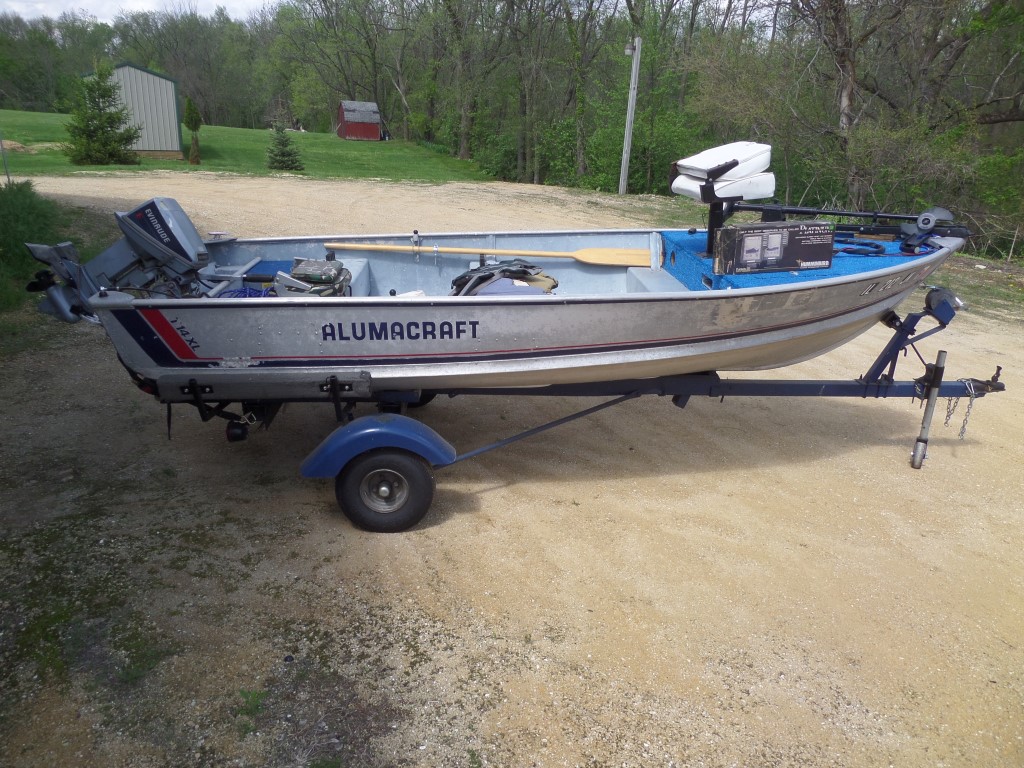 1985 Alumacraft 14' SemiV T14XL Boat w/ 15HP Evinrude Outboard and