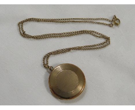9ct gold neck chain (length 43cm, 2.4g) with an engine turned 9ct gold circular locket pendant (3.9g)