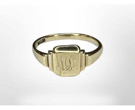 A 9ct gold signet ring, size O CONDITION REPORT: 2.6g