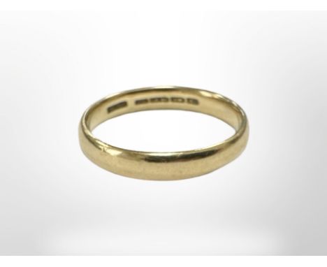 An 18ct gold band ring, size Q CONDITION REPORT: 3.5g