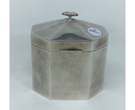 A hallmarked silver octagonal tea caddy, London 1913, 4.5 oz 