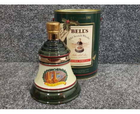 Bells old Scotch whisky decanter, Christmas 1991, finished in 22ct gold, 75cl still sealed with original tube of issue