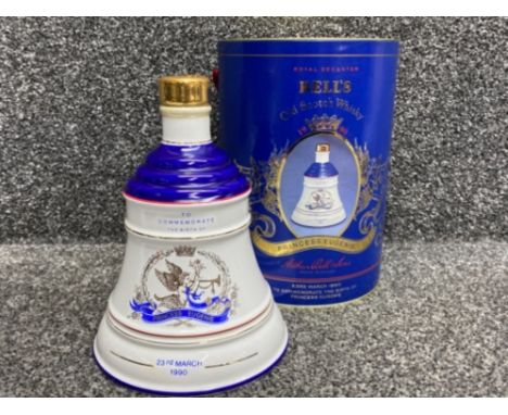 Wade Bells old scotch whisky decanter 75cl, to commemorate the birth of princess Eugenie, 23rd March 1990, with original tube