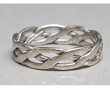9ct white gold celtic pattern ring size Q1/2 2.6g