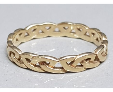 10ct yellow gold celtic pattern ring size Q 1.8g