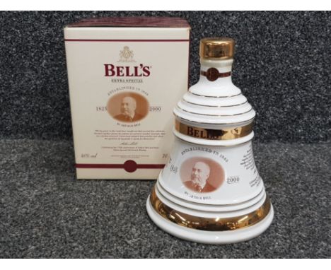 Limited edition bells scotch whisky Christmas 2000 decanter, celebrating the 175th anniversary of Arthur bell and sons, 70Cl 