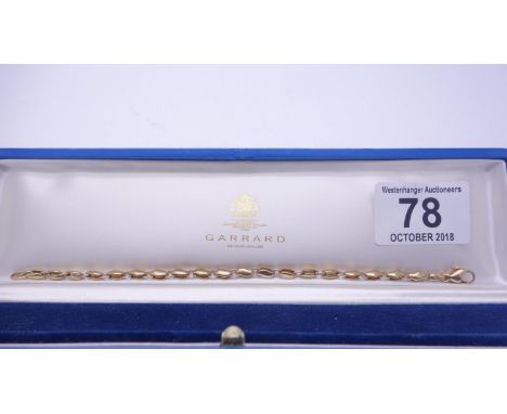 Superb vintage 18 ct gold Ladies Garrard link bracelet in original Blue leather presentation box 7.5 inches long clasp marked