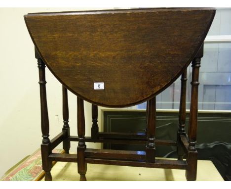 Oval topped gate leg table, with spider legs 