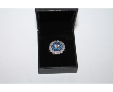 AN DAISY STYLE DRESS RING, SIZE K