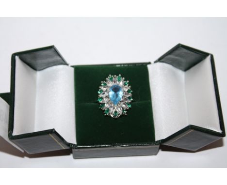 A FLORALLY SET DRESS RING SIZE K
