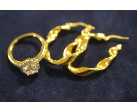 A PAIR OF SILVER / 925 EARRINGS TOGETHER WITH A GEMSET RING, BOTH GOLD PLATED - APPROX 8.7G