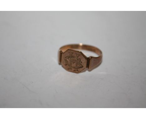 A HALLMARKED SILVER 9 CT GOLD SIGNET RING