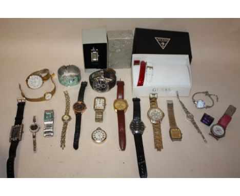 A TUB OF VINTAGE AND MODERN WRISTWATCHES TO INCLUDE AN ACCURIST CHRONOGRAPH, MUDU 25 JEWEL IN CLOCK WATCH ETC.