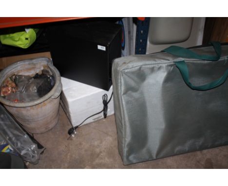 A MIXED LOT TO INCLUDE CERAMIC PLANT POT, BOLTS, SPEAKER, ARROWS ETC A/F