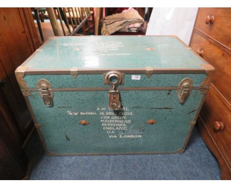 A VINTAGE GREEN PACKING TRUNK - BANDED H-61 W-88 CM