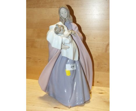 A LARGE NAO&nbsp;FIGURE OF A WOMAN AND CHILD, HEIGHT 34 CM, MODEL NUMBER 1300