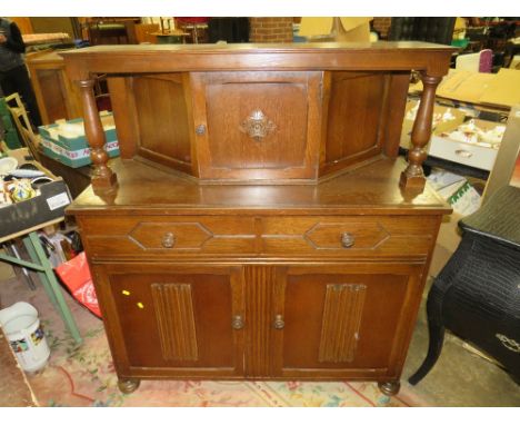 A VINTAGE OAK COURT CUPBOARD H-138 W-123 CM