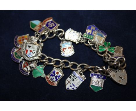 A SILVER CHARM BRACELET WITH ASSORTED CHARMS TO INCLUDE ENAMEL EXAMPLES - APPROX 42.2G
