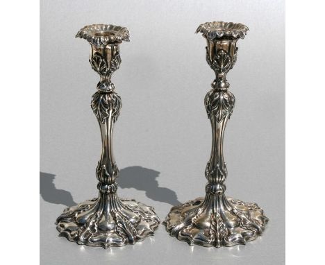 A pair of Edwardian George III style silver candlesticks with detachable sconces, Evans &amp; Co. Birmingham 1904, weight 903