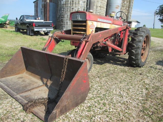 1961 IH 560 GAS;NF;FH;WESTENDORF WL-30 LOADER