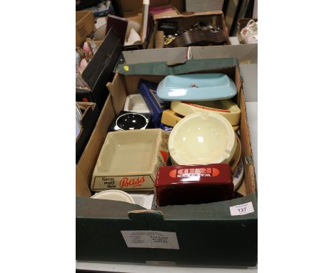 A LARGE QUANTITY OF ASSORTED WADE CERAMIC ADVERTISING ASHTRAYS TO INCLUDE JOHNNY WALKER, BASS, WATNEYS RED ETC