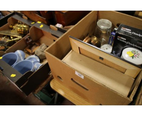 TWO TRAYS OF ASSORTED CERAMICS AND SUNDRIES TO INCLUDE WEDGWOOD JASPERWARE, BUGLE ETC. 