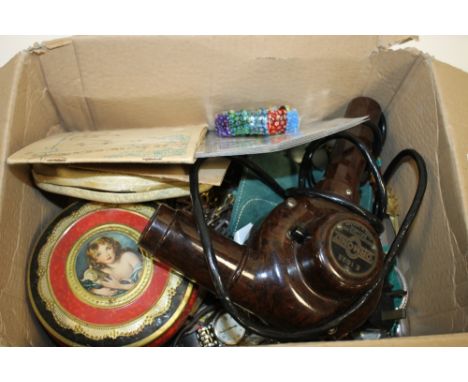 A BOX OF COSTUME JEWELLERY AND COLLECTABLES TO INCLUDE MILLEFOIRE STYLE BRACELETS, BAKELITE HAIR DRYER ETC