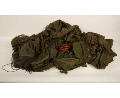 Parachute 1246 / IrvineComplete set of first and reserve chutes. #1805 