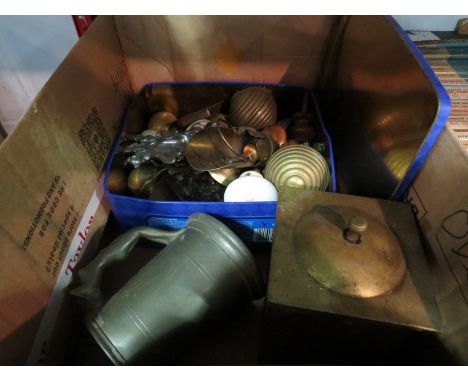 A box of mixed metalwares to include door handles/knobs, brass tea caddy, pewter lady handled tankard 