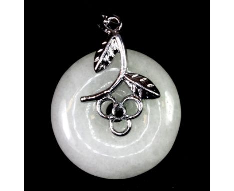 A 925 silver mounted jade pendant, L. 3.5cm.