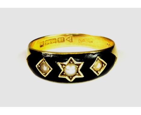 A black enamelled 15ct yellow gold mourning ring, set with seed pearls, with inscription 'July 17th 1911, Brother', (R ).