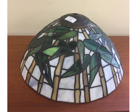 Tiffany lamp shade, approx measurements: 16 Inches in Diameter