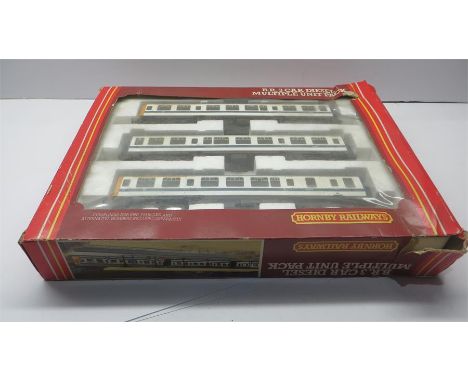 Hornby Railways R.698 B.R 3 Car Diesel Multiple pack boxed