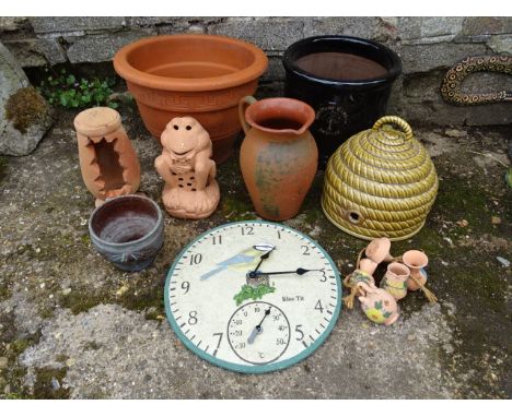 Garden pots and ornaments&nbsp;