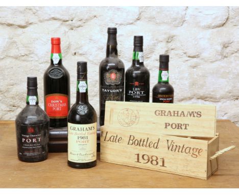 5 BOTTLES PLUS 1 HALF BOTTLE MIXED LOT OF FINE PORT (all high fill levels) TO INCLUDE 40TH ANNIVERSARY LATE BOTTLED VINTAGE 1
