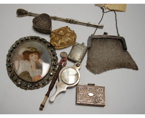 A small collection of miscellaneous items, to include a circa 1900 white metal vesta, a circa 1900 filigree work matchbook ho