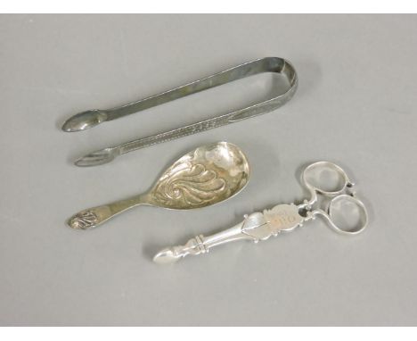 A pair of Georgian sugar nips, maker HP, a pair of bright cut sugar tongs, and a caddy spoon, Sheffield 1910, 2.8oz approxima