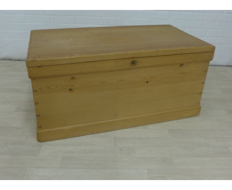 Pine storage trunk with hinged top, 48 x 108cm 