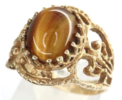 9ct gold tigers eye ring with pierced shoulders, size P, 4.0g. P&amp;P Group 1 (£14+VAT for the first lot and £1+VAT for subs