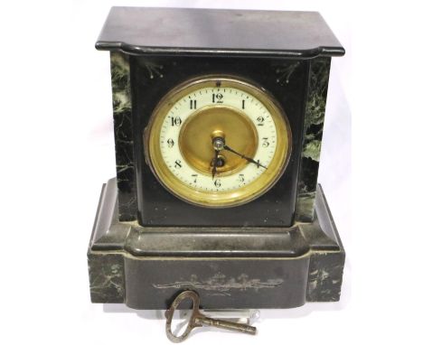 Victorian slate and marble mantle clock with key and pendulum, H: 23 cm. P&amp;P Group 3 (£25+VAT for the first lot and £5+VA