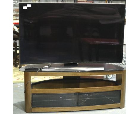Samsung 55 inch curved 4K Ultra HD TV, model no UE55HU7200U, with stand. All electrical items in this lot have been PAT teste