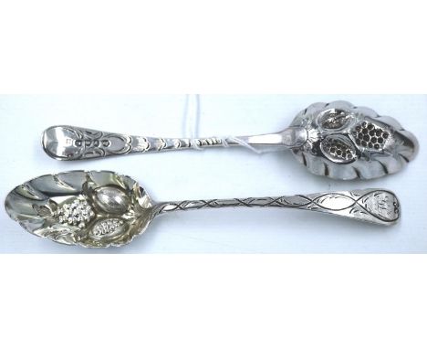 John Lambe, George III hallmarked silver dessert spoon, London assay 1817, combined 50g. P&amp;P Group 1 (£14+VAT for the fir