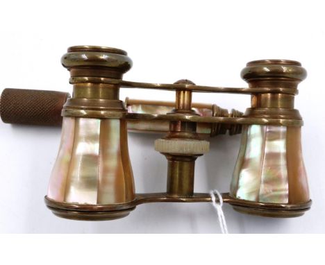 Pair of Aspreys mother of pearl opera glasses, L: 13 cm, lenses are free from scratches/fogging, focus wheel is smooth and ev